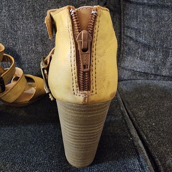 Y2k‎ Mudd Strappy Chunky Heel Back Zip Size 10 Beige Sandals - Picture 9 of 16